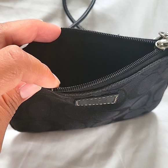 Black Coach wristlet, EUC🎉🖤🎊 - Picture 4 of 4